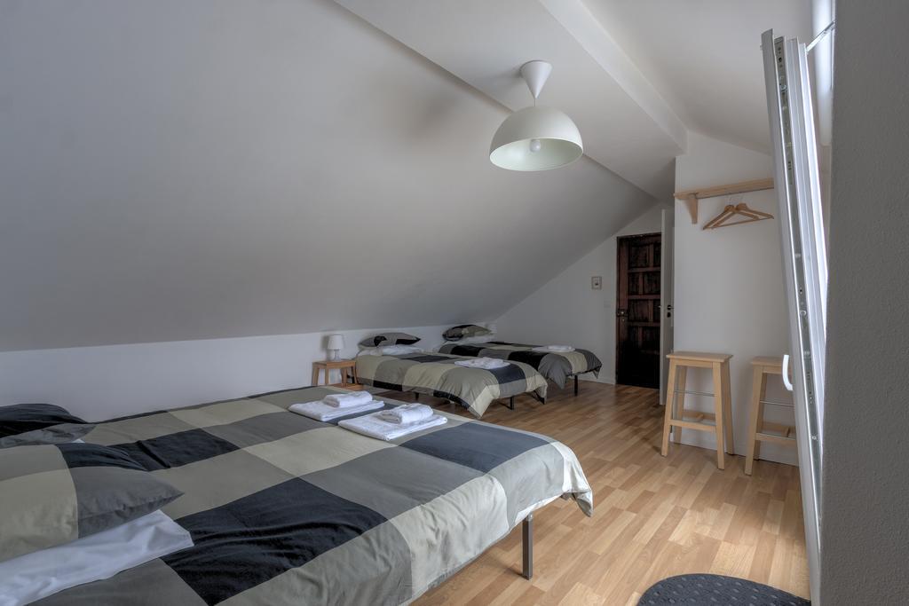 Homemoel Local Accomodation Al São Pedro de Muel Bilik gambar